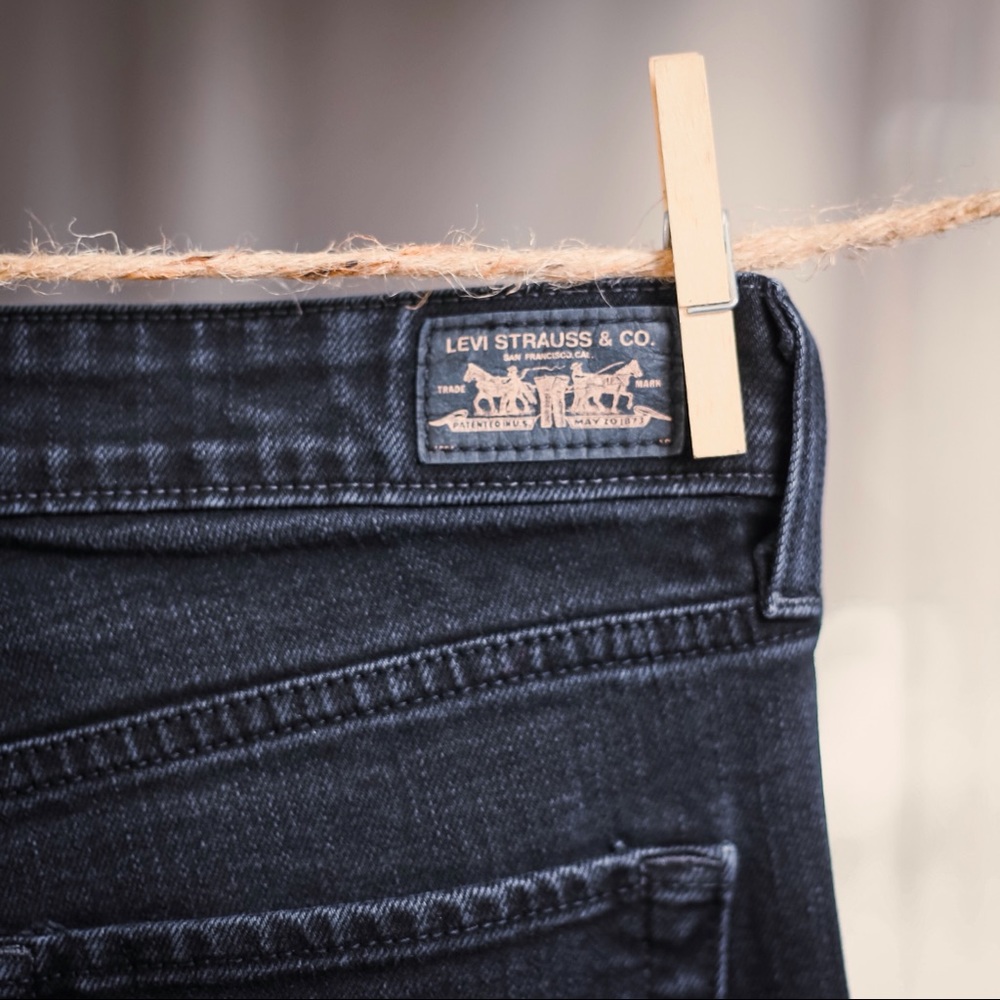 Levi’s Mid Rise Skinny Jean. - Picture 7 of 8